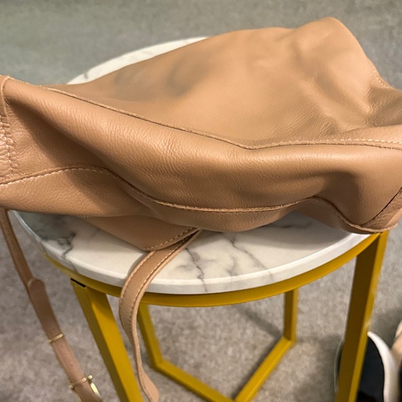 Fount Kinsley Carryall Tan Leather Hobo Bag - Picture 4 of 6